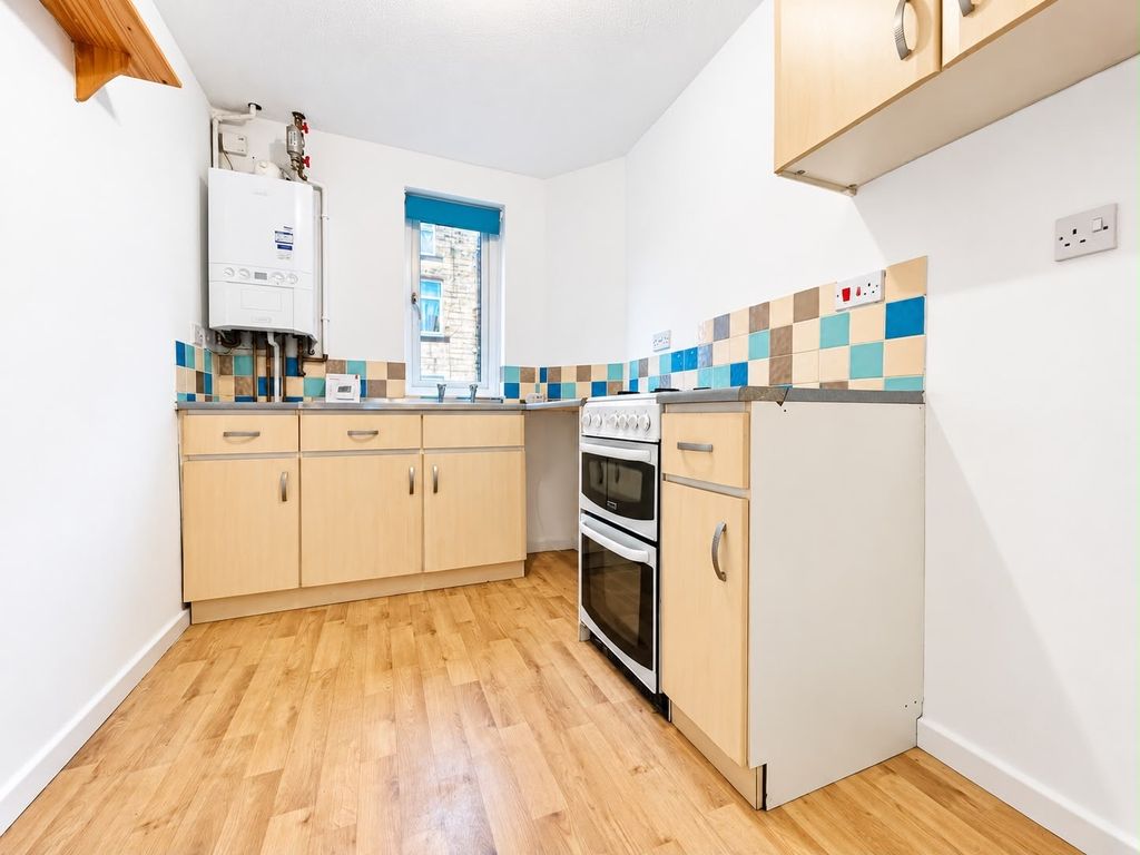 Property photo 3 of 9 Kitchen