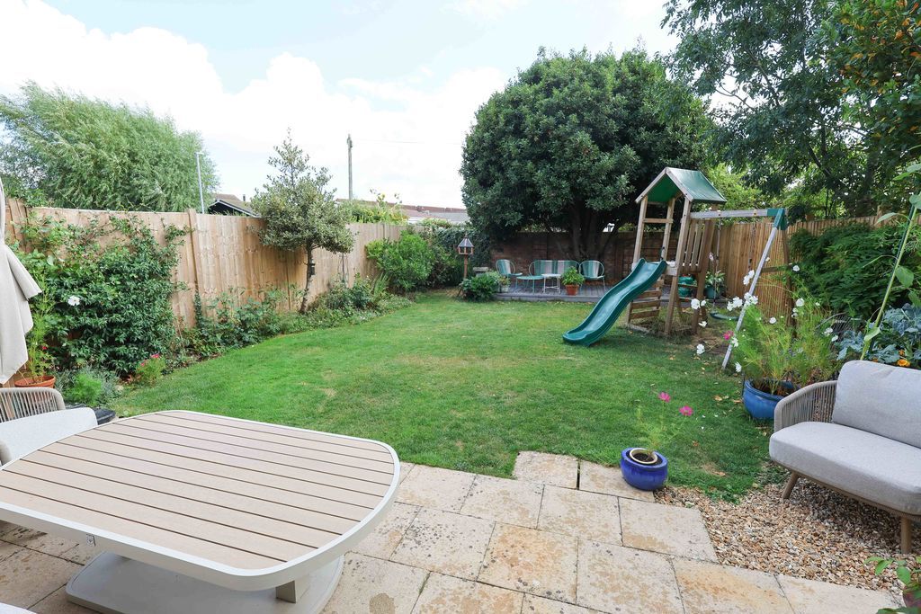 Property photo 3 of 15 Garden