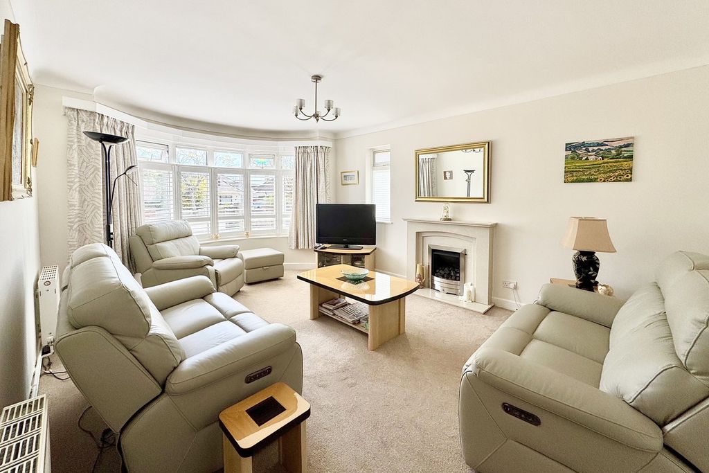 Property photo 2 of 26