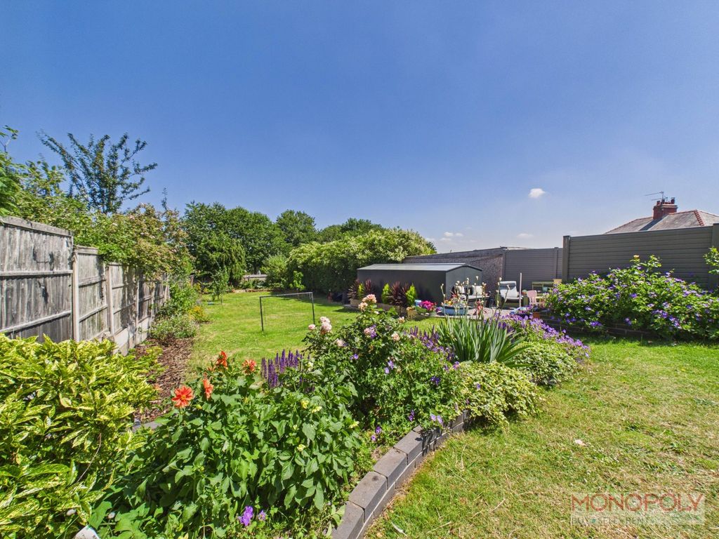 Property photo 2 of 40