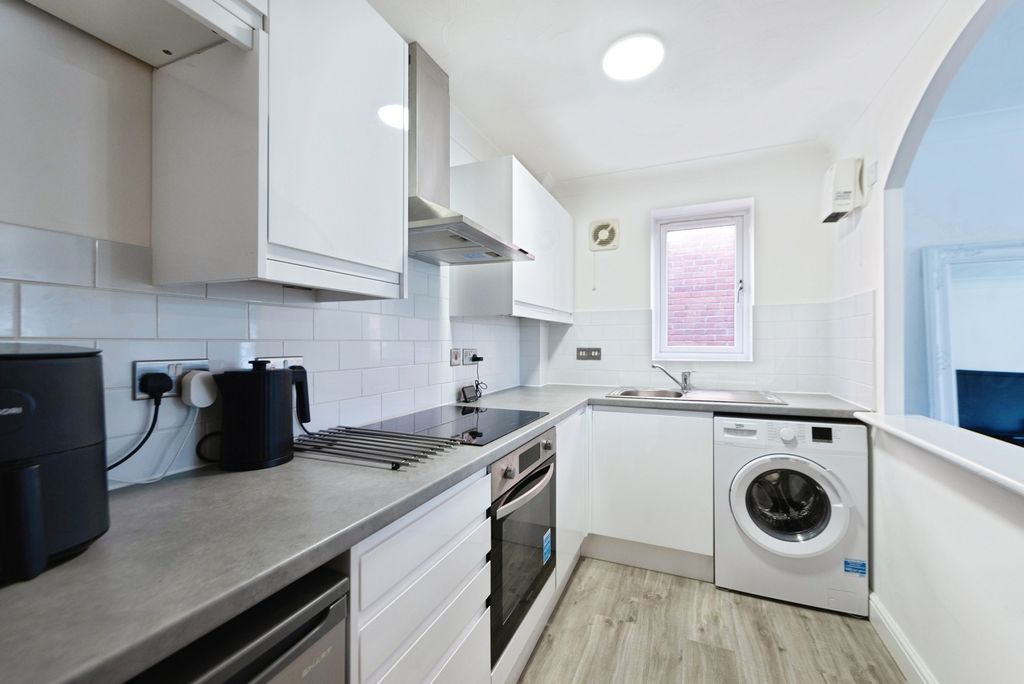 Property photo 3 of 16 Pbox-Img.Jpg
