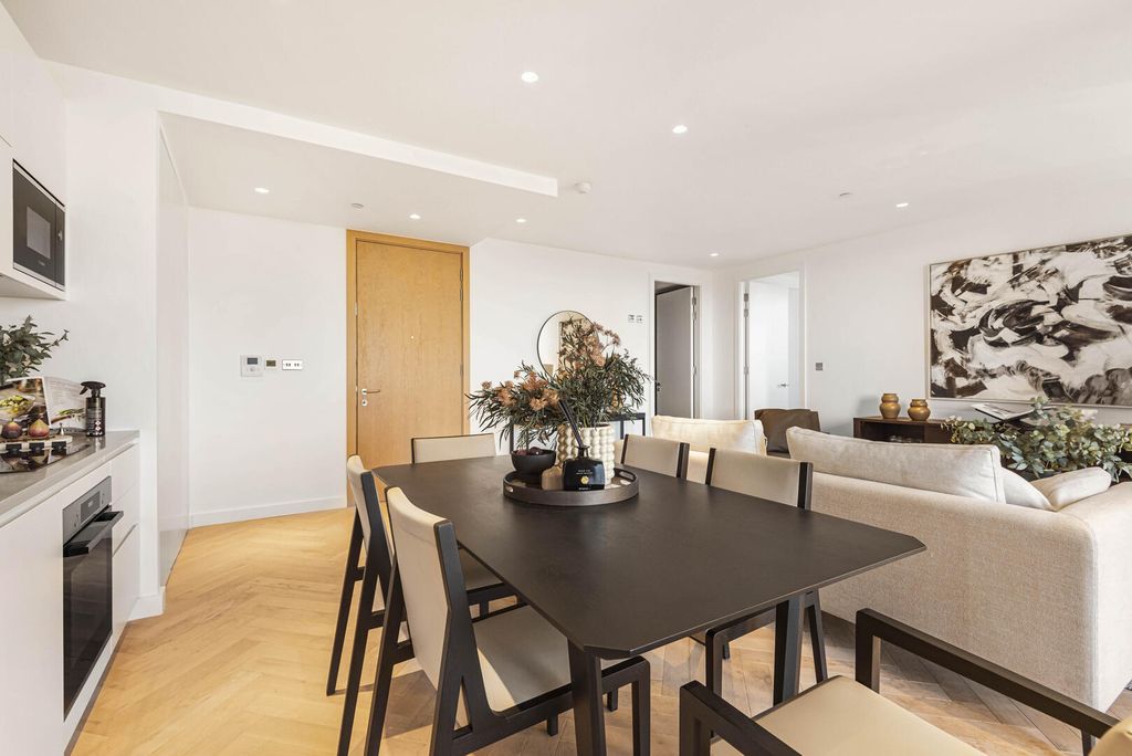 Property photo 3 of 10 Dining Room