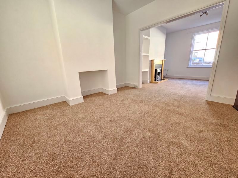 Property photo 3 of 10 Photo 8