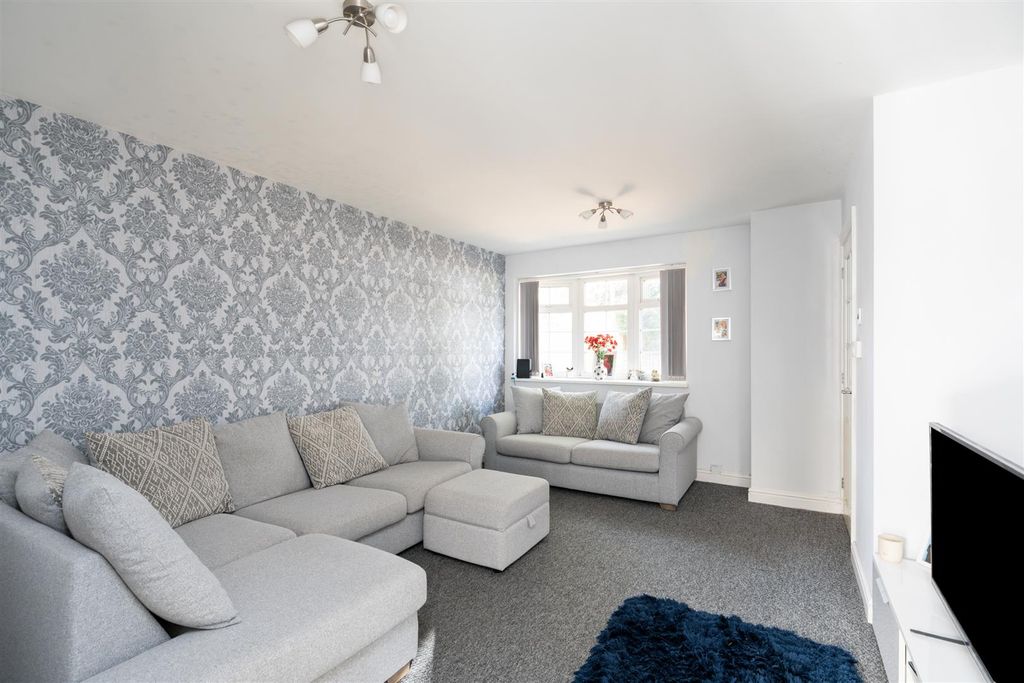 Property photo 2 of 15 18 Stockwell Rise_1.Jpg