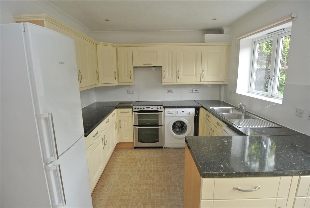 Property photo 2 of 10 Kitchen.Jpg