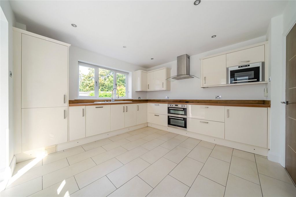 Property photo 3 of 25 Picture No. 12