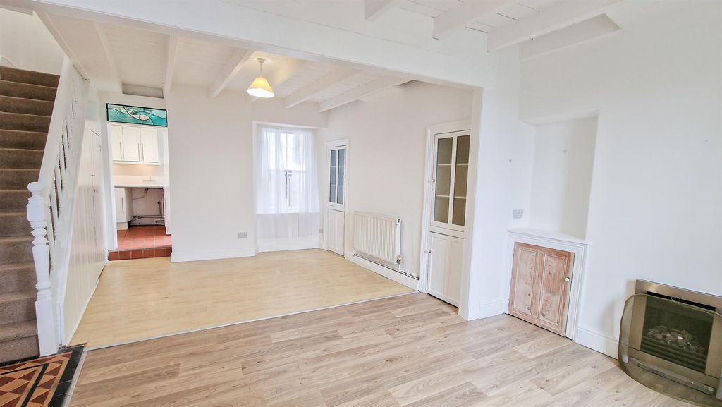 Property photo 2 of 15 2 Lounge.Jpg