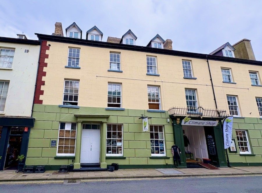 Property photo 1 of 11 2-Bedroom Flat