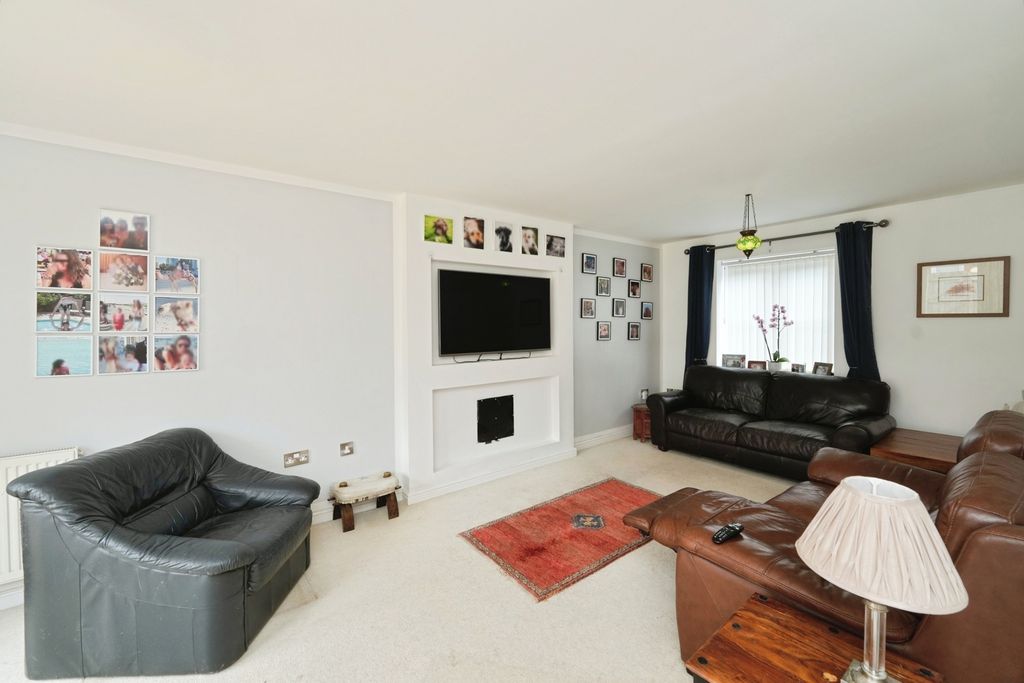 Property photo 2 of 21 Pbox-Img.Jpg
