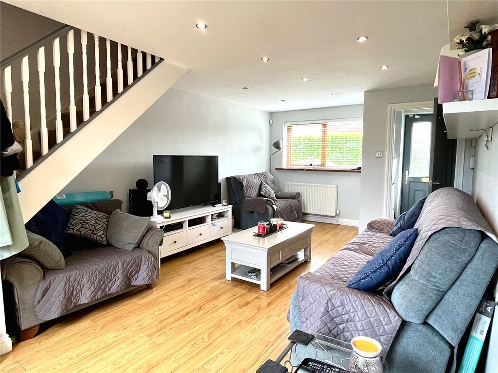 Property photo 3 of 16 Lounge