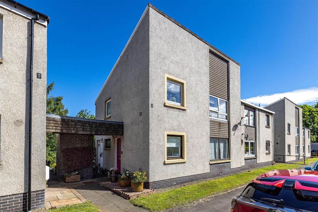 Property photo 1 of 20 13 Priorsdene Melrose 02.Jpg