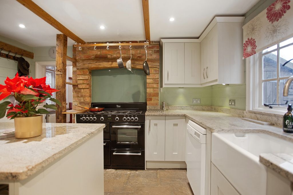 Property photo 3 of 25 Kitchen