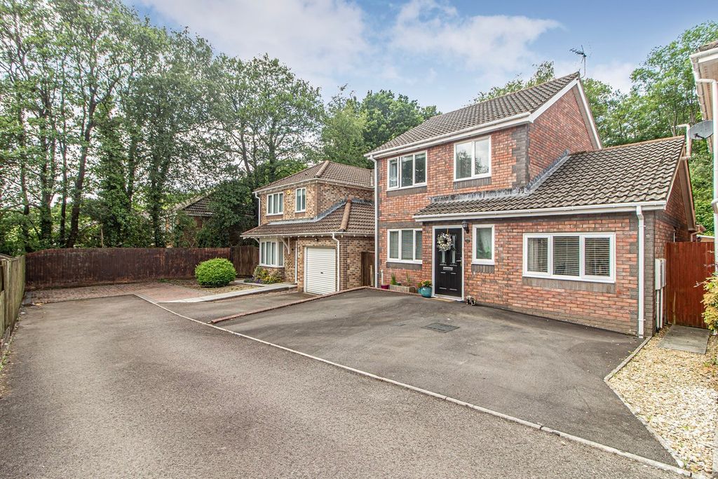 Property photo 2 of 32