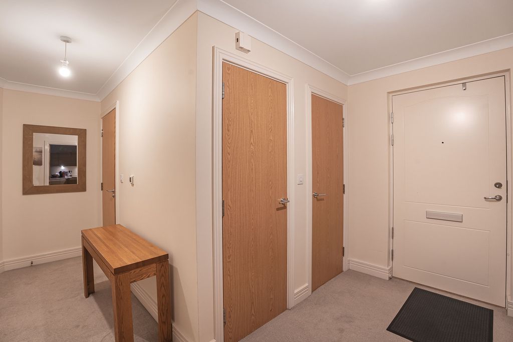 Property photo 3 of 28