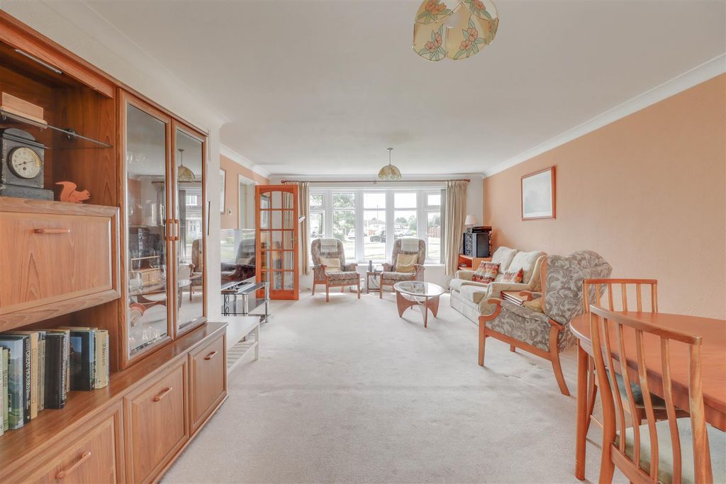 Property photo 3 of 22 19 Reeds Way Inside-21.Jpg