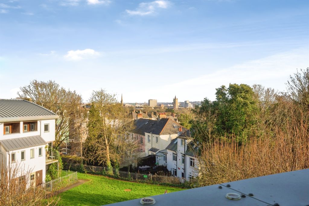 Property photo 2 of 22