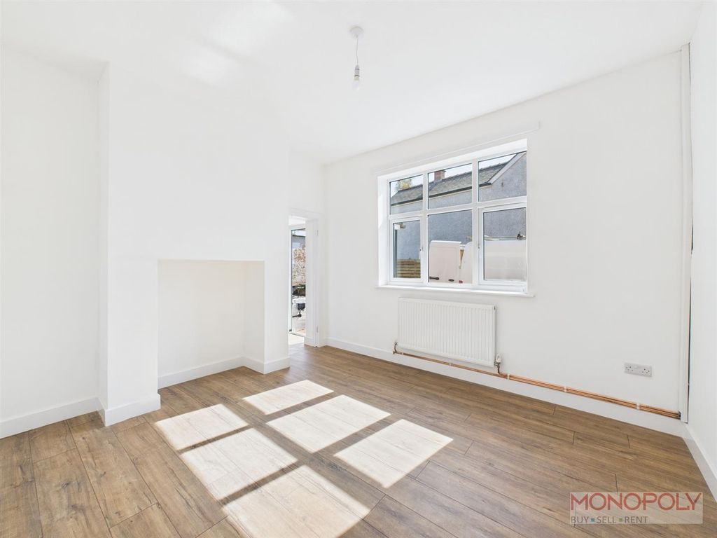 Property photo 3 of 15 Cam04439G0-Pr0017-Still003.Jpg