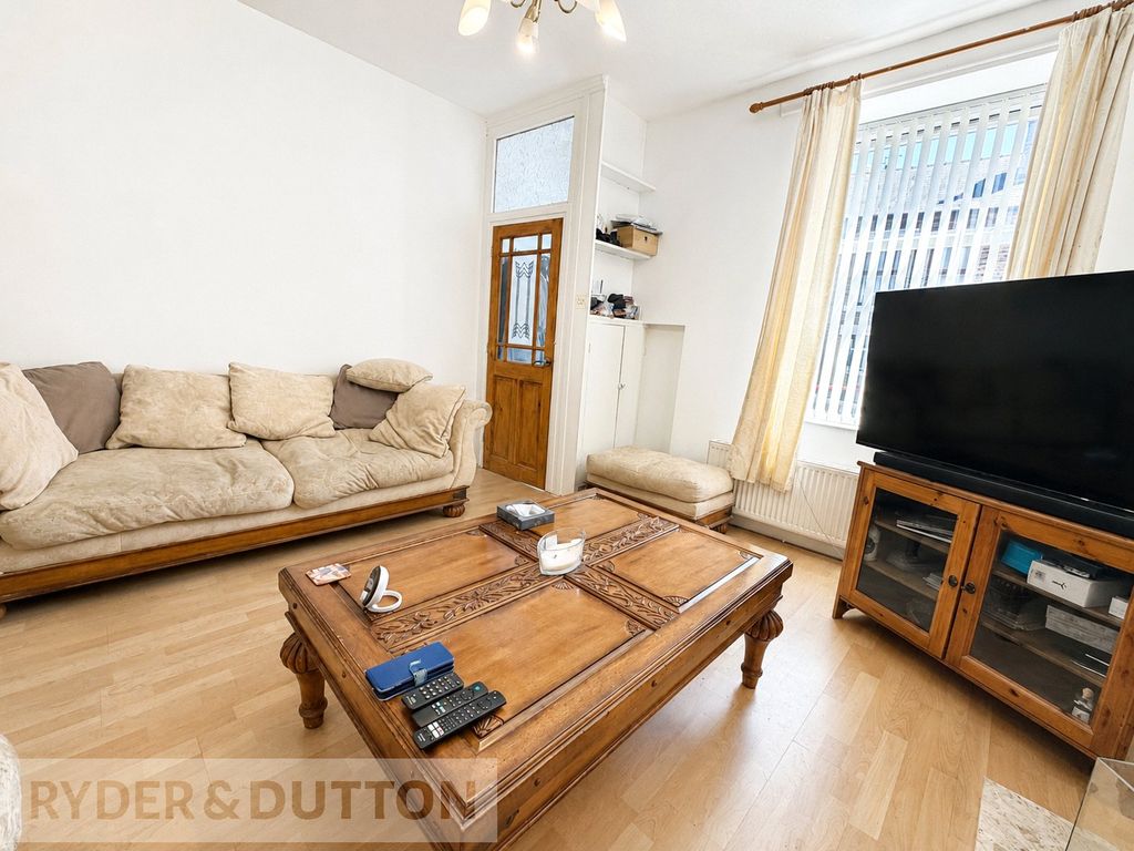 Property photo 3 of 10 Lounge