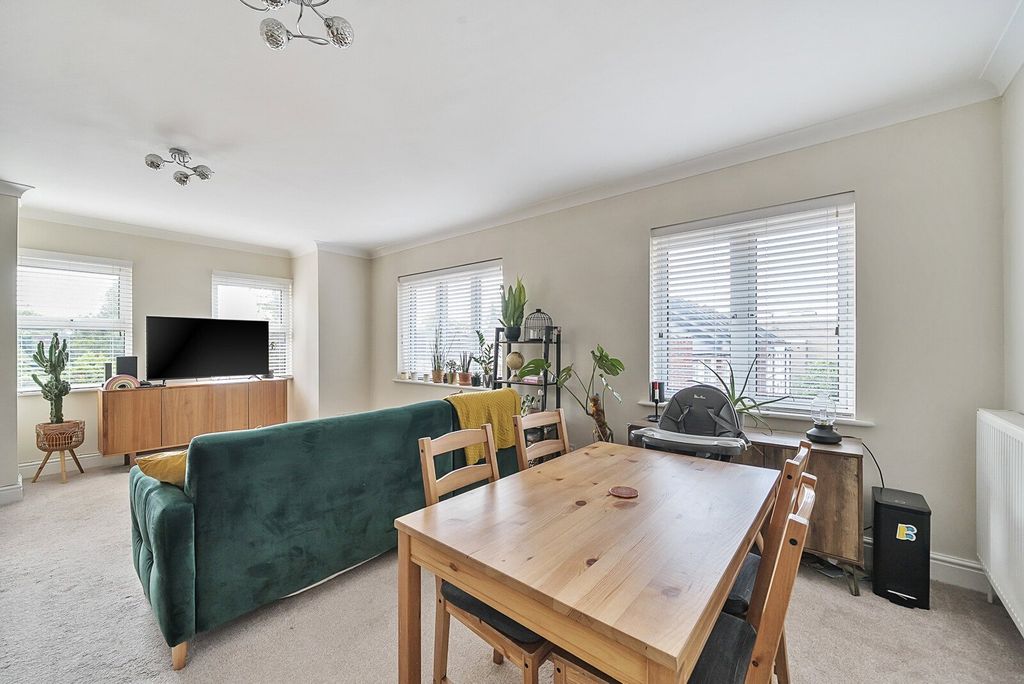 Property photo 2 of 11 2