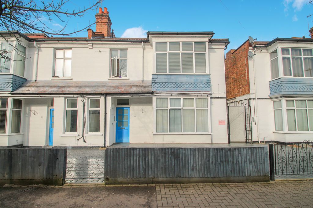 Property photo 1 of 8 Photo 8