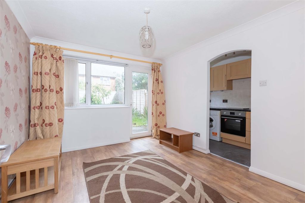 Property photo 2 of 10 Bridgenorth Close_7.Jpg