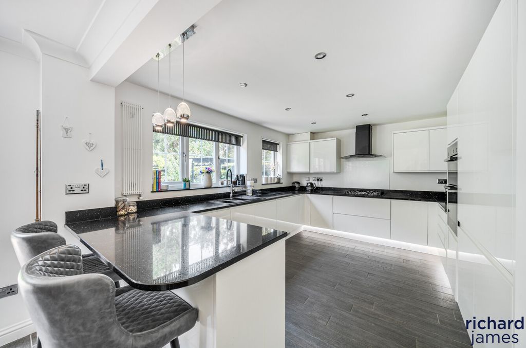 Property photo 2 of 26 A0A5030B35E44c1Ba7c8915A8265Cb62