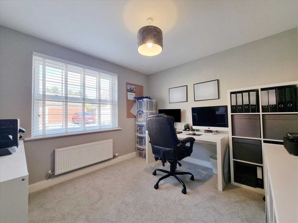 Property photo 3 of 20 Study: