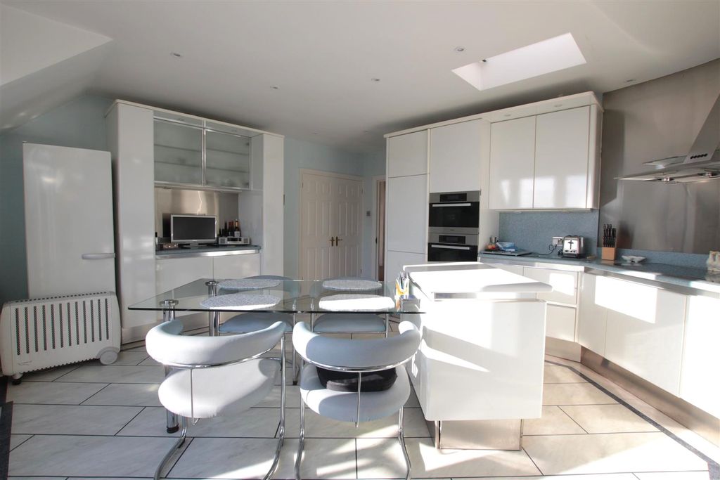 Additional image 4 of 3 bed penthouse for saleCrescent Road, Enfield EN2