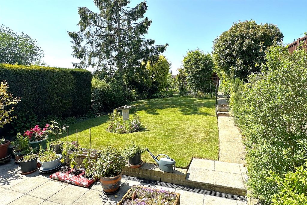 Property photo 1 of 18 Garden.Jpg