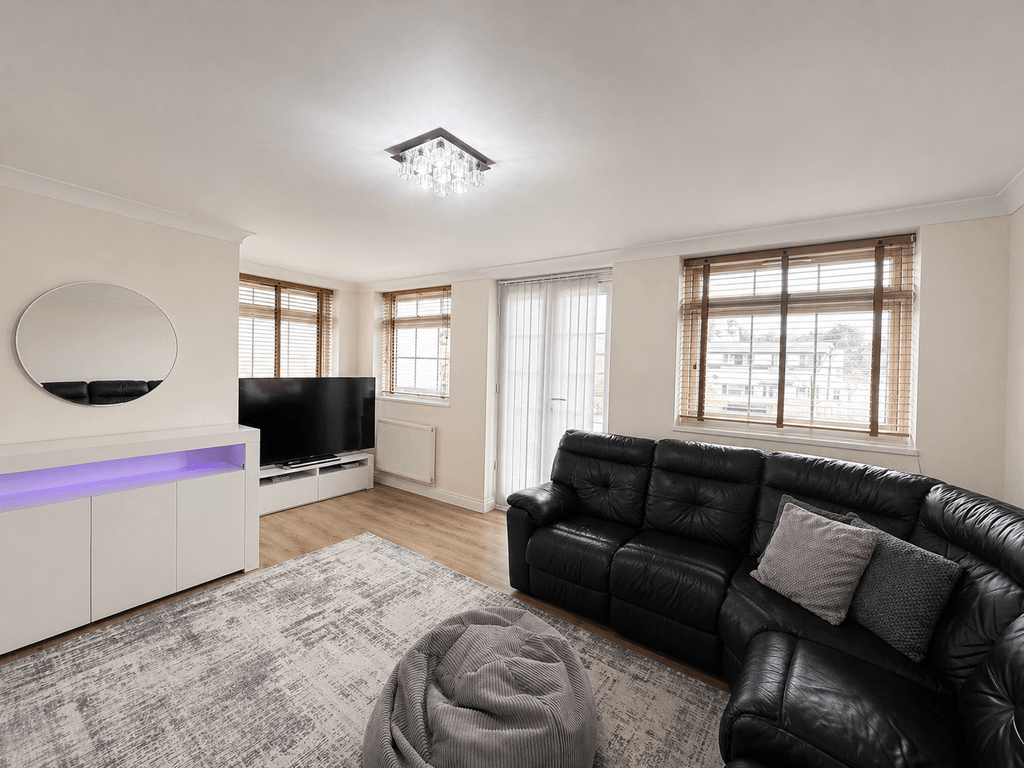 Property photo 1 of 5 2 Bed Flat For Sale