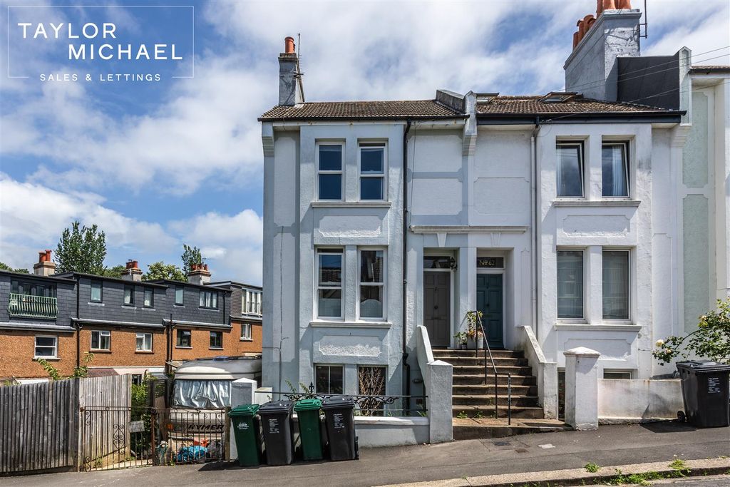 Property photo 1 of 15 External