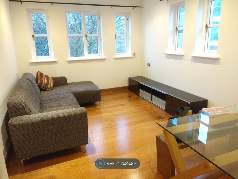Property photo 1 of 17 Living Room