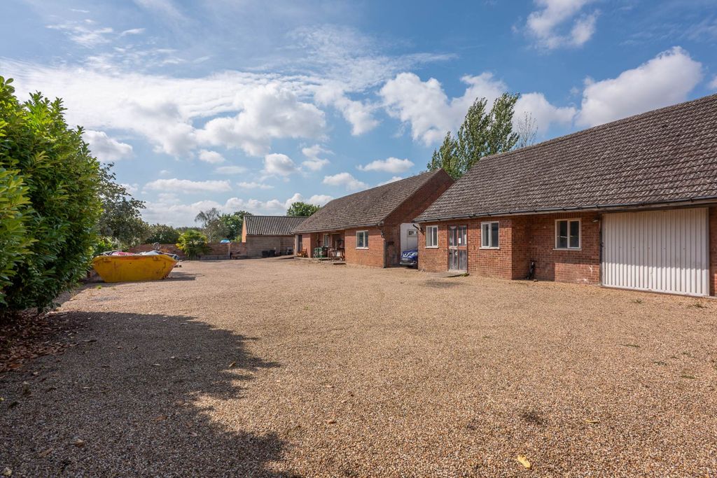 Property photo 3 of 33