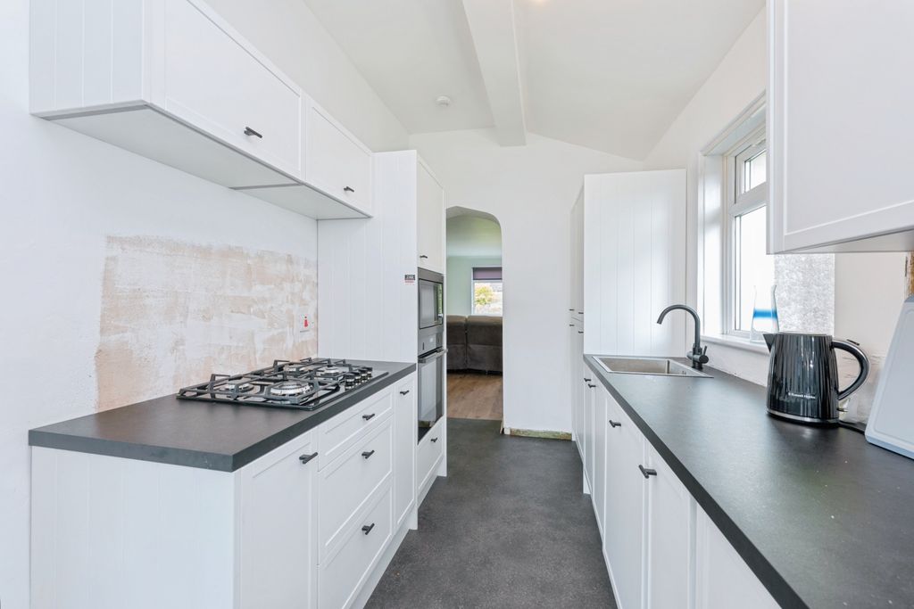 Property photo 3 of 15 Kitchen