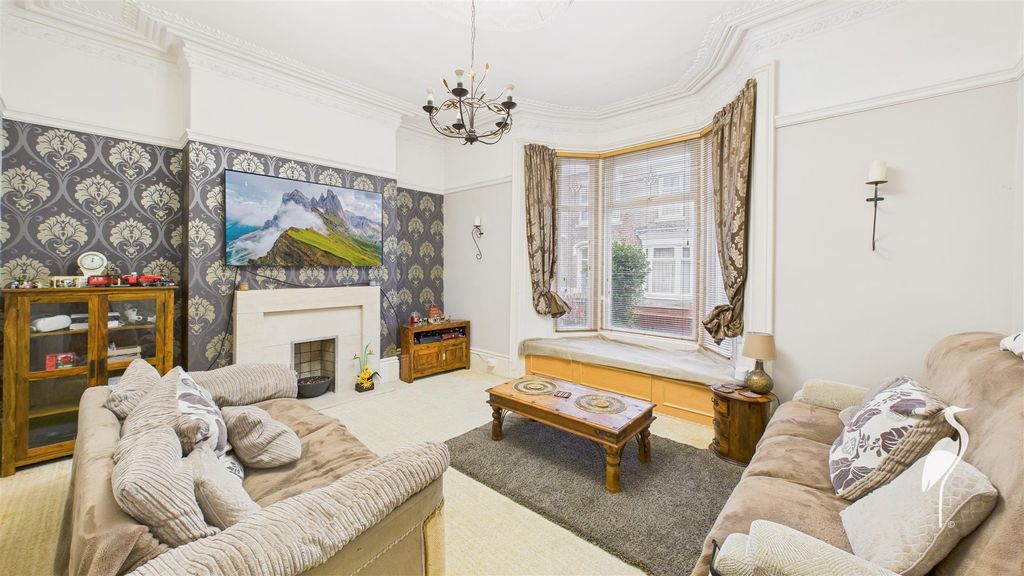 Property photo 2 of 20 Lounge