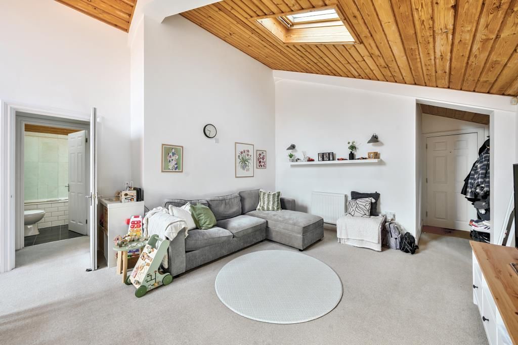 Property photo 3 of 18 Living Room