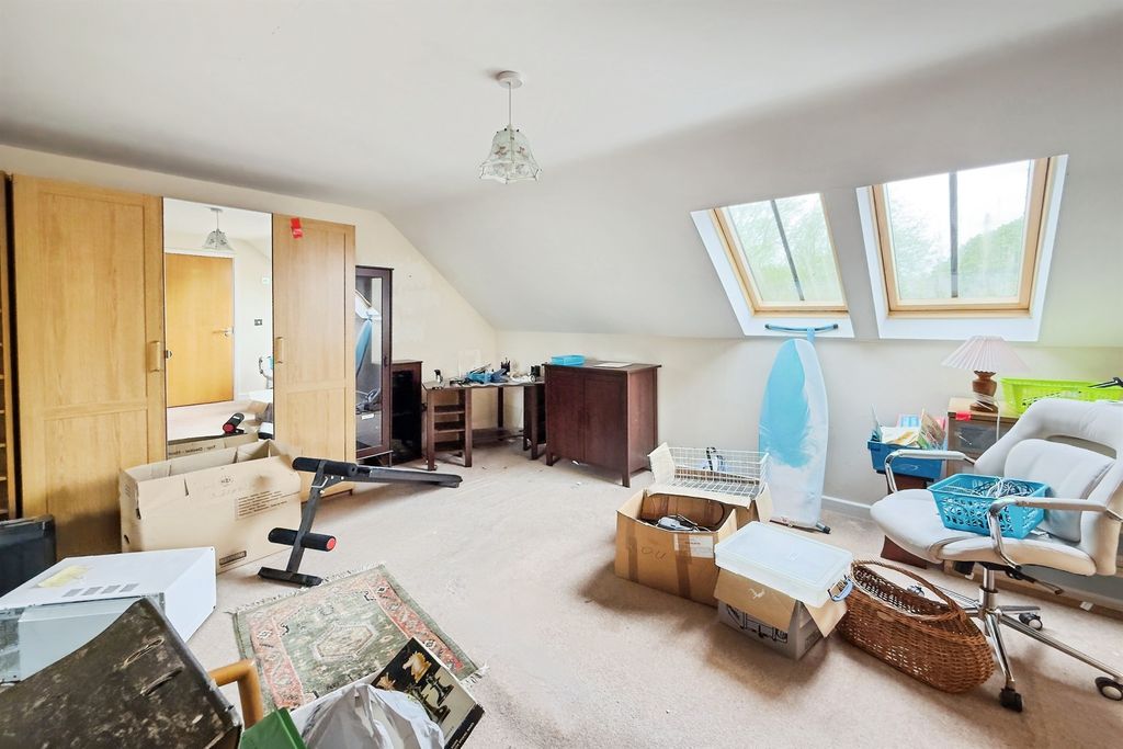 Property photo 3 of 11