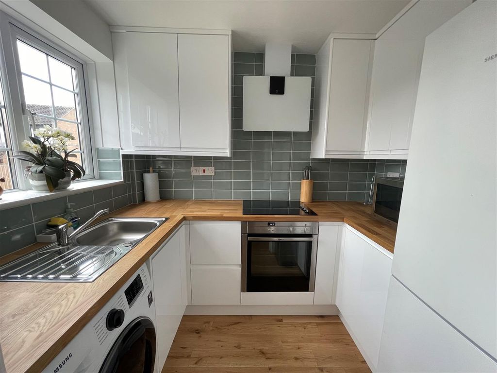 Property photo 2 of 13 Kitchen 3.Jpg