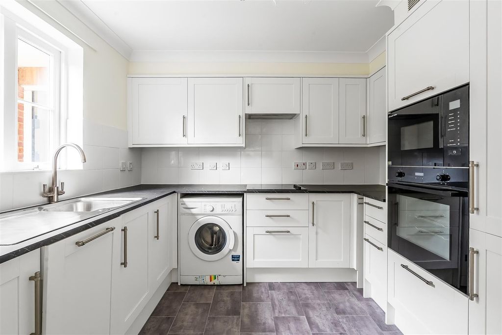 Property photo 3 of 11 Flat-5-Pegasus-Court-5.Jpg
