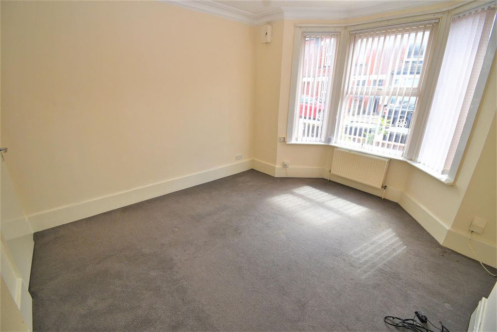 Property photo 2 of 4 Living Room