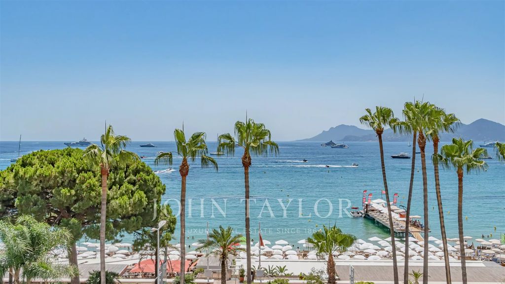 Property photo 1 of 12 Renovated Two-Bedroom Apartment With Panoramic Sea Views – Croisetterenovated Two-Bedroom Apartment With Panoramic Sea Views – Croisette