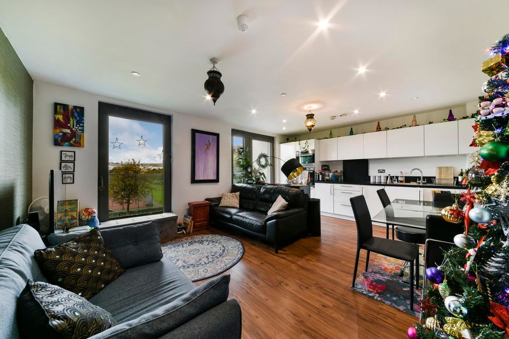Property photo 1 of 8
