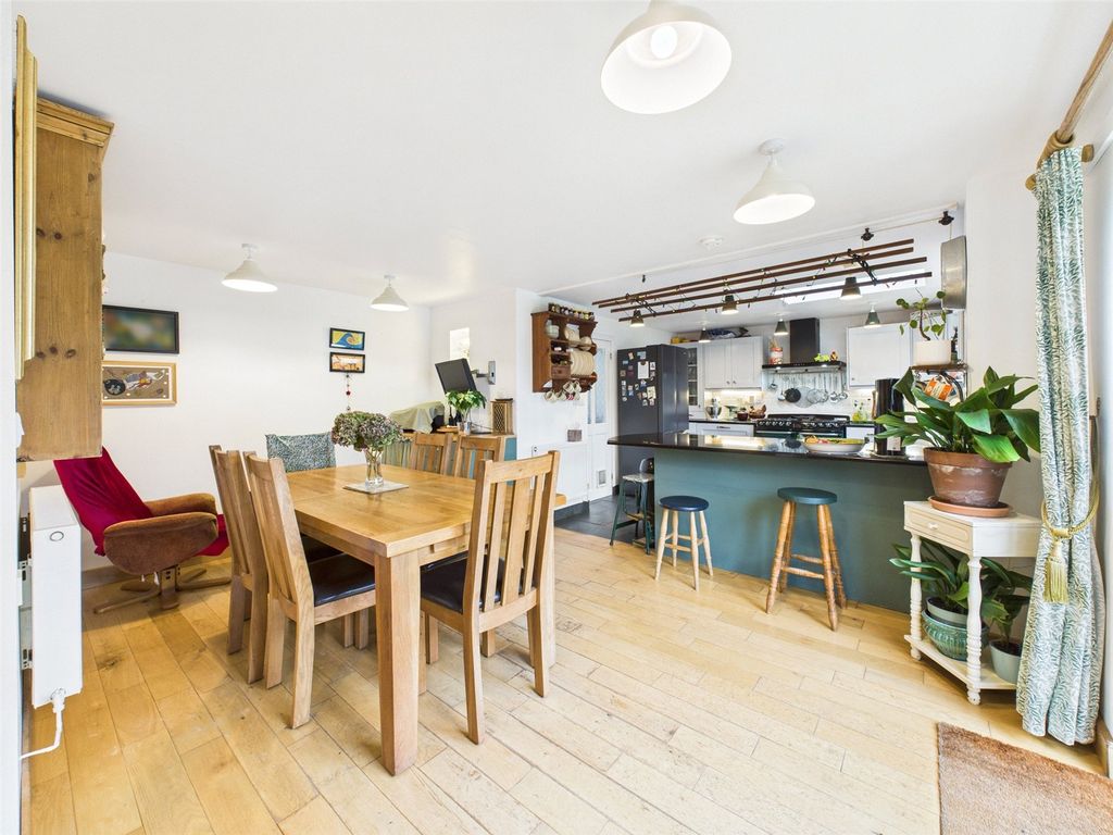 Property photo 3 of 28 Picture No. 02