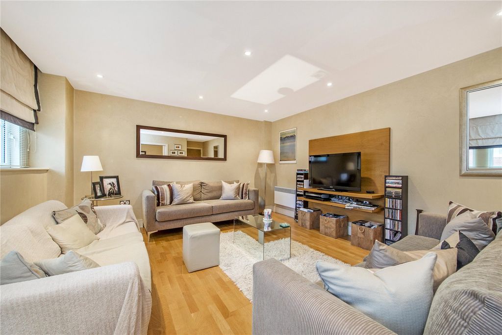 Property photo 1 of 9