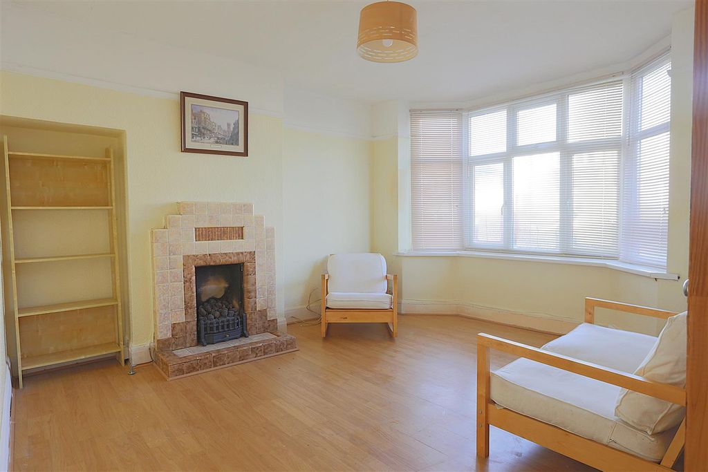 Property photo 3 of 25