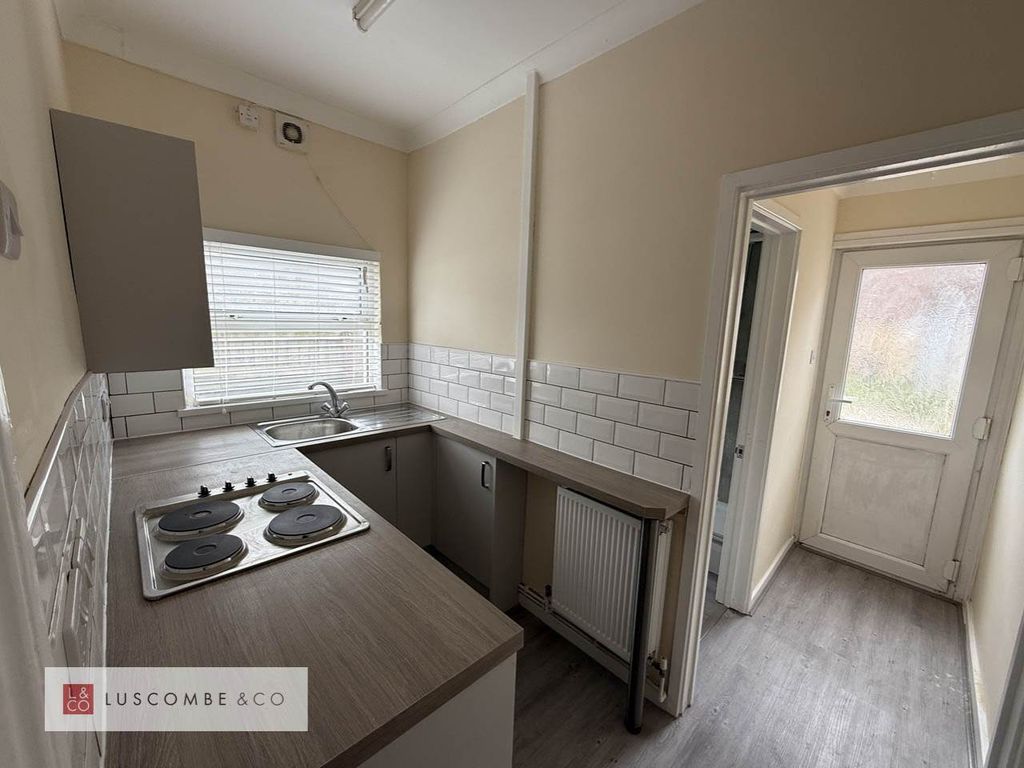 Property photo 3 of 15 Kitchen