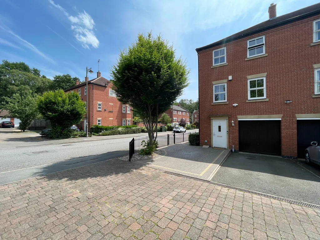 House in Walsall, Pheasey - View 3