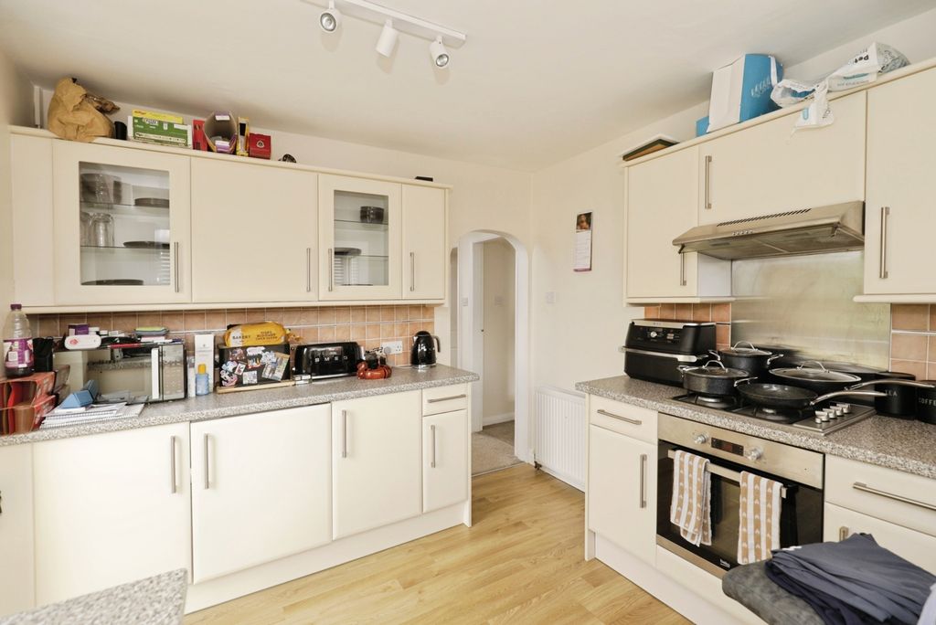 Property photo 2 of 11 Kitchen