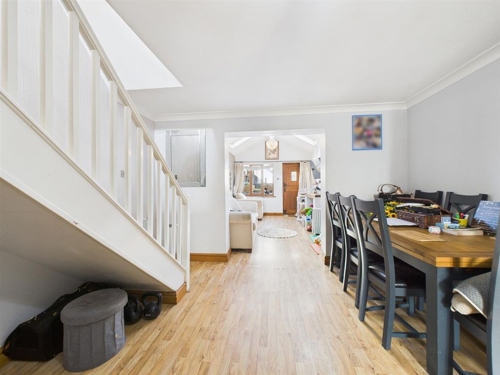 Property photo 3 of 14 Cam05474G0-Pr0036-Still003.Jpg