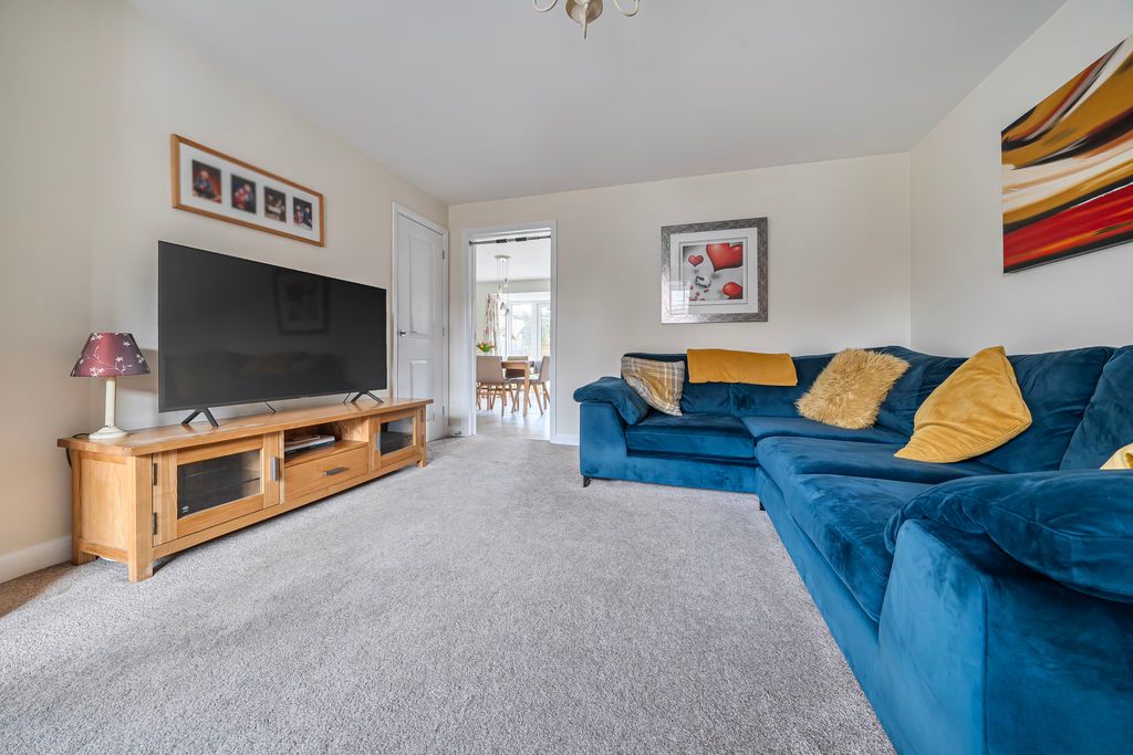 Property photo 3 of 19 Lounge